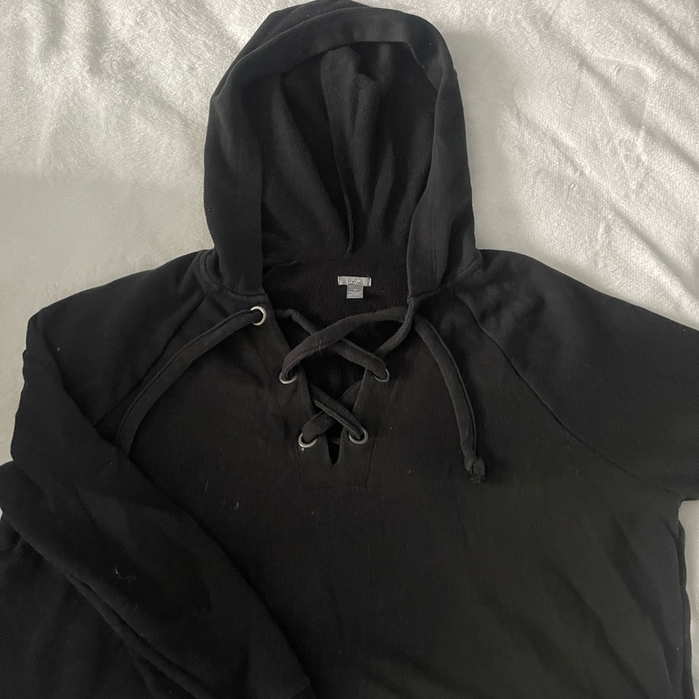 criss cross detail black cropped hoodie